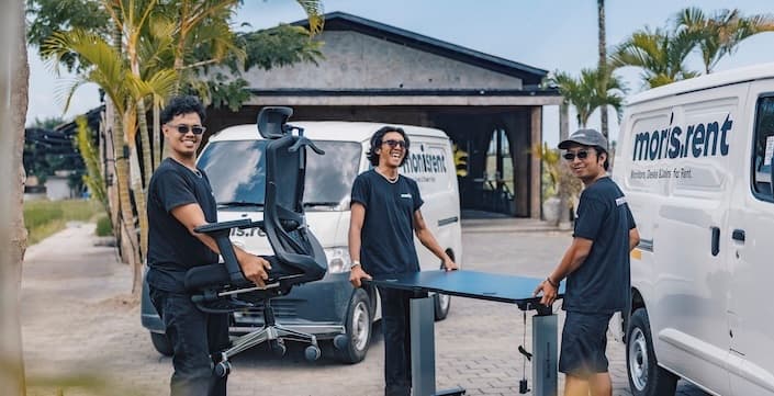 Monis team delivering rental equipment